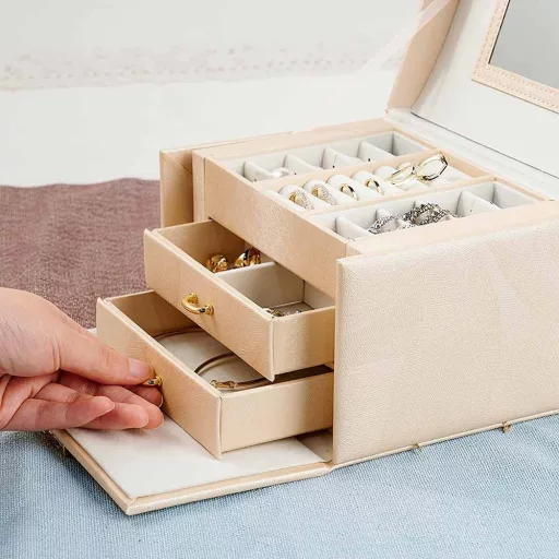 Geanta de bijuterii-culoarea sampaniei