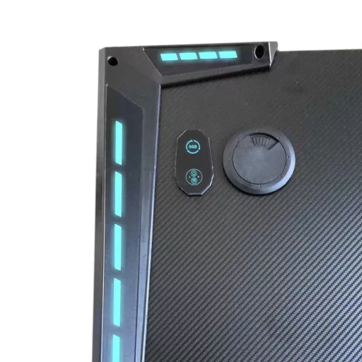 Masa profesionala gaming cu acoperire fibra de carbon, iluminat LED