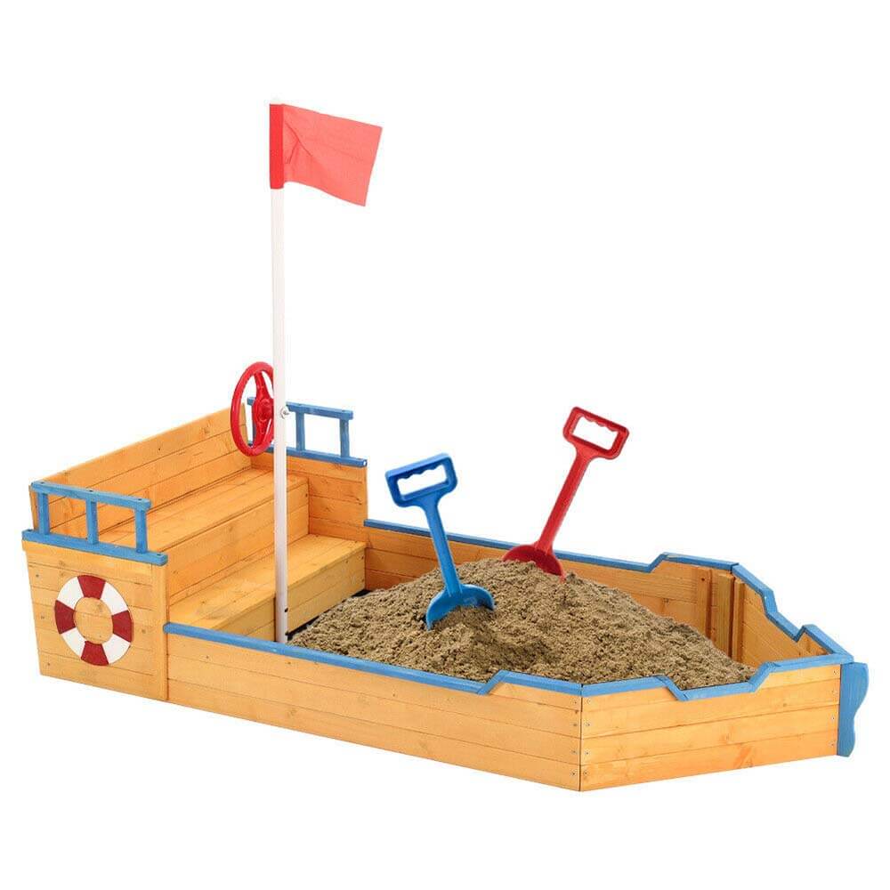 Lada de nisip in forma de nava pirat