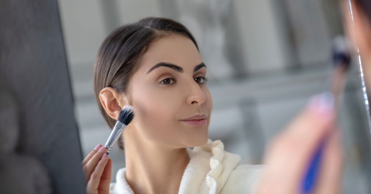 Avantajele si dezavantajele machiajului facut acasa