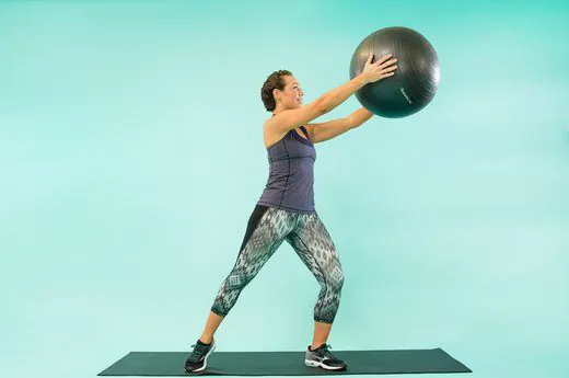 Exercițiu lateral cu minge fitness