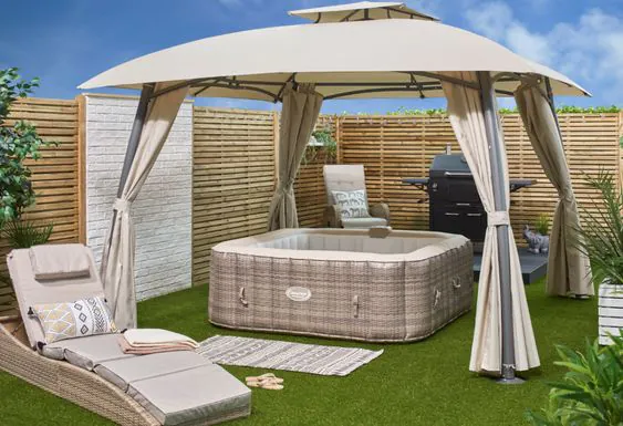 Pavilion decorat pentru petreceri