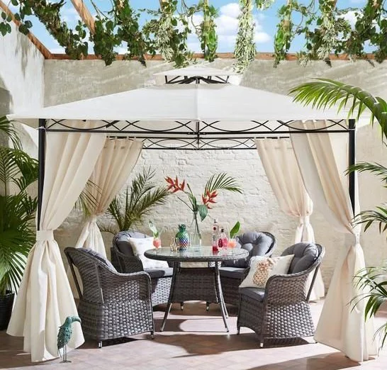 Interior de pavilion amenajat confortabil