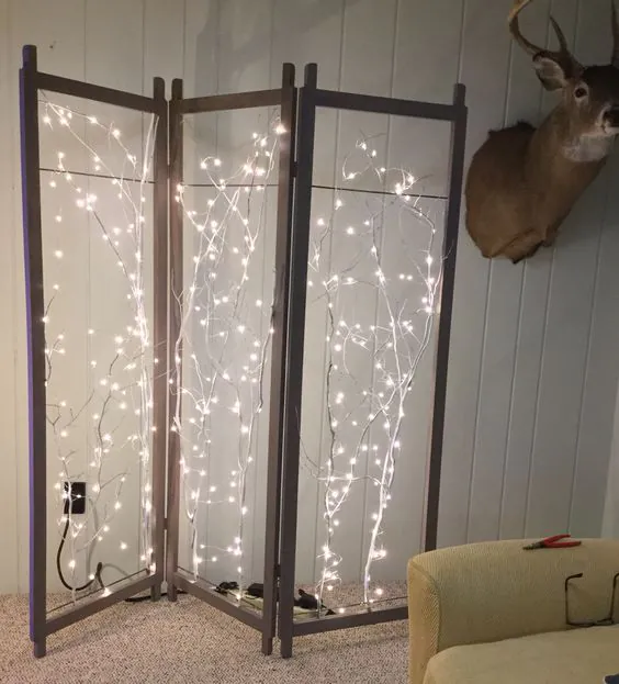 Paravan decorat cu lumini cu LED