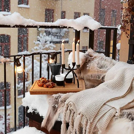 Balcon pregătit pentru iarnă