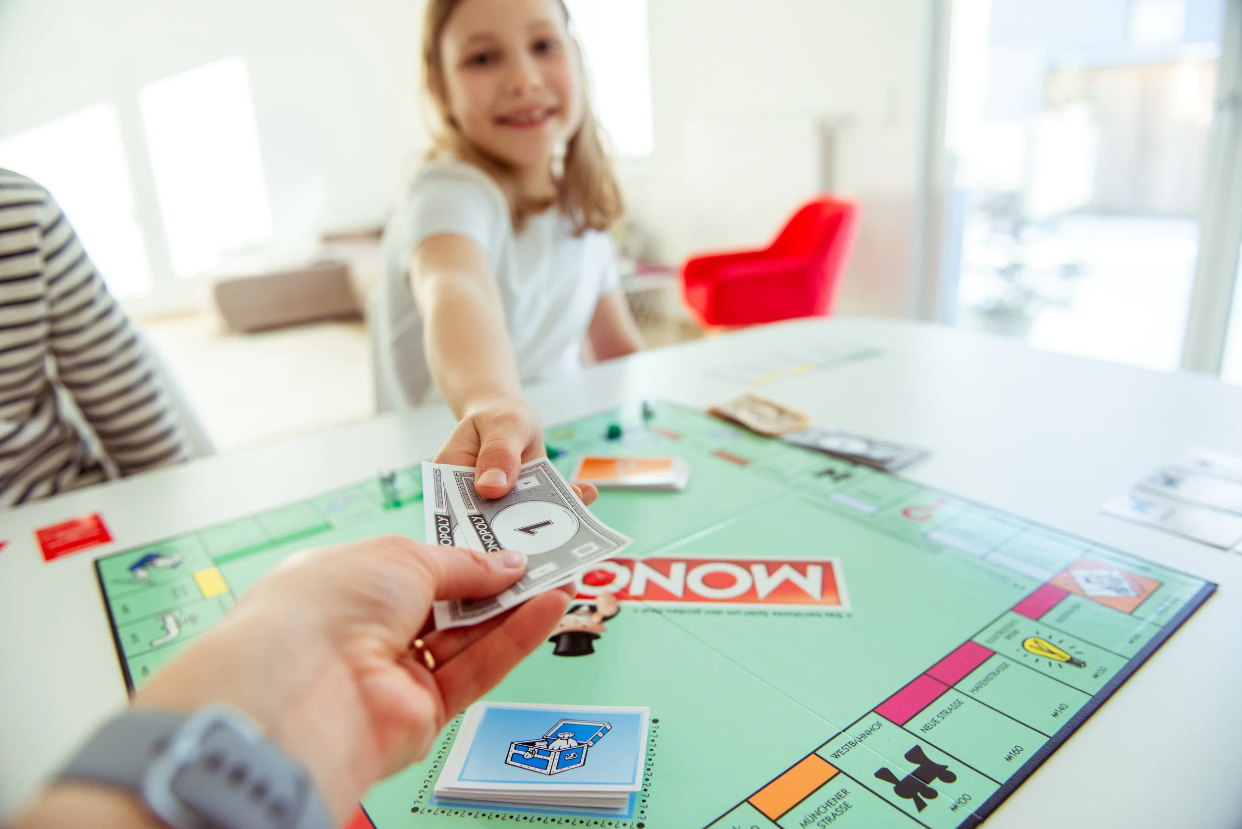 Grafic simplu pentru economii afisat pe tabla