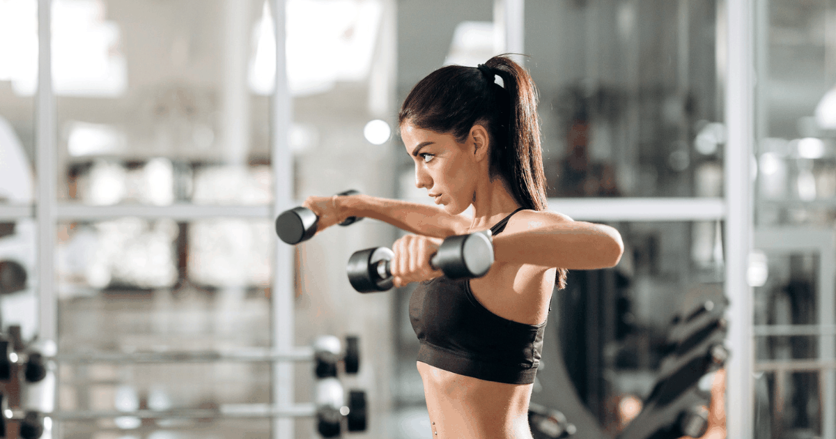 Cum sa intrati in forma doar cu o gantera